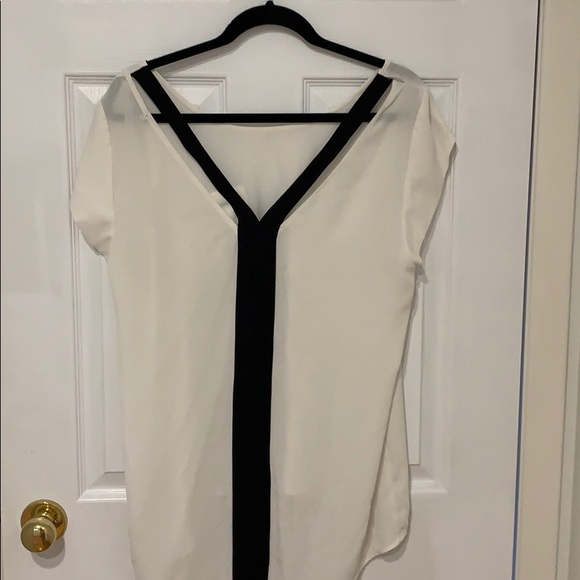 Black and white short sleeved blouse. - Picture 2 of 2